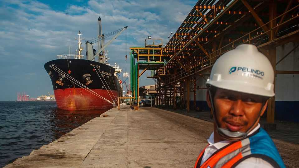 Indonesia suggests charging a toll to transit the Malacca Strait